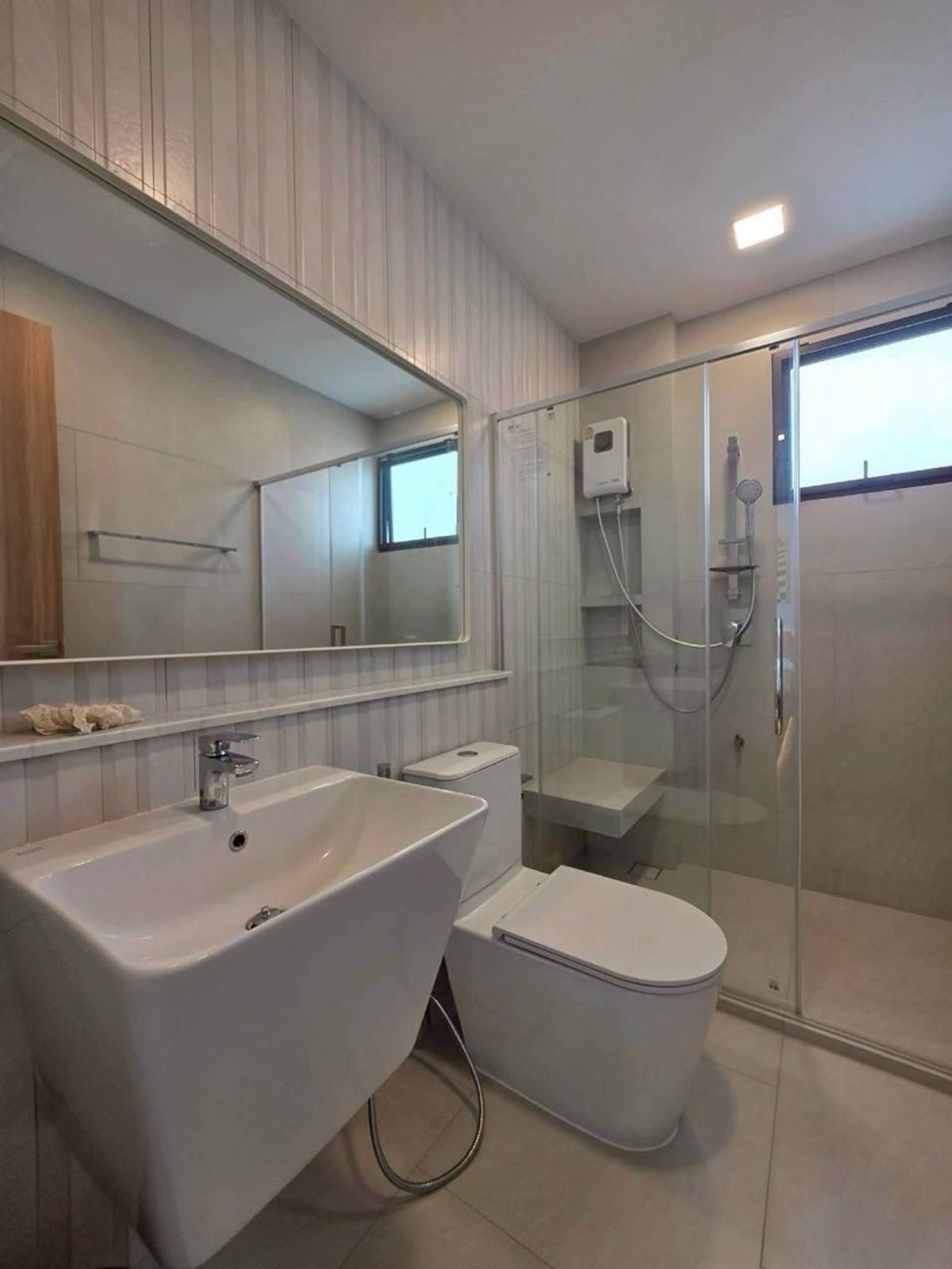 For RentHouseSamut Prakan,Samrong : Manthana Bangna Km. 15 | Beautiful new house, ready to be near the central garden.