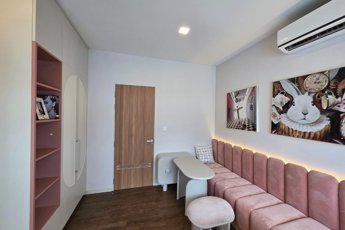 For RentHouseSamut Prakan,Samrong : Ready to move modern house for rent mantana Bangna km15 near clubhouse