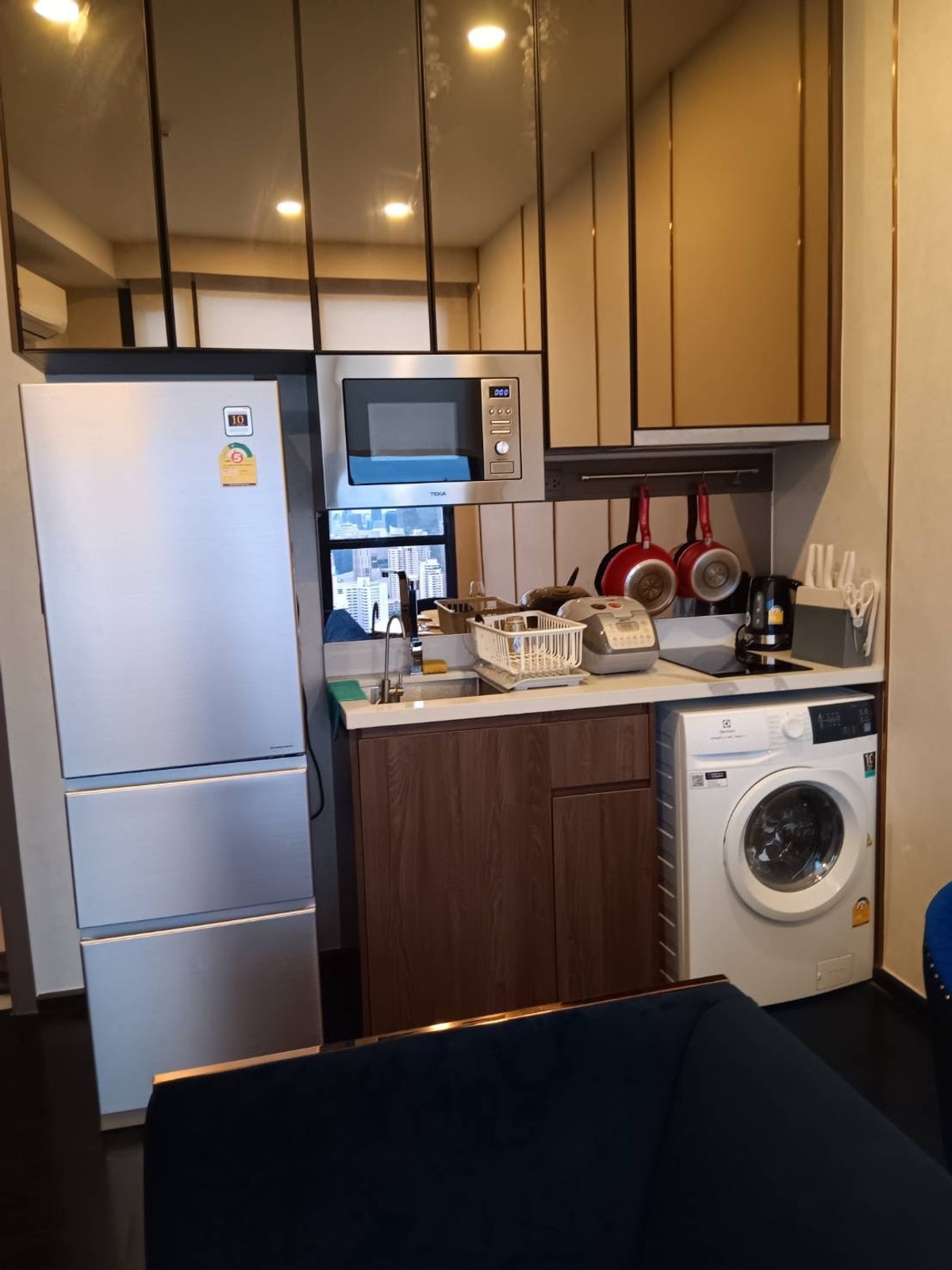 For RentCondoSukhumvit, Asoke, Thonglor : Condo Park Origin Thonglor is convenient to travel near the BTS train. Ready to stay immediately