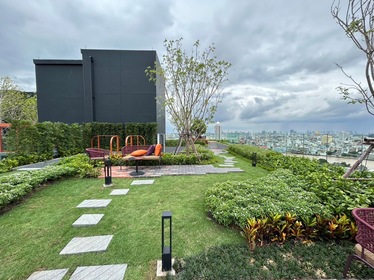 For SaleCondoWongwianyai, Charoennakor : 2 bedrooms. Flow your life at Flo by sansiri. Every day will be smooth ... 📍 Golden location + full central.