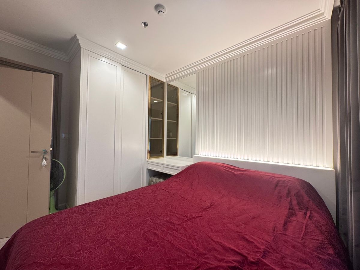 For RentCondoThaphra, Talat Phlu, Wutthakat : That is ready to rent Life Sathorn Sierra 2 bedrooms. The room is very beautiful. Inquire and make an appointment.