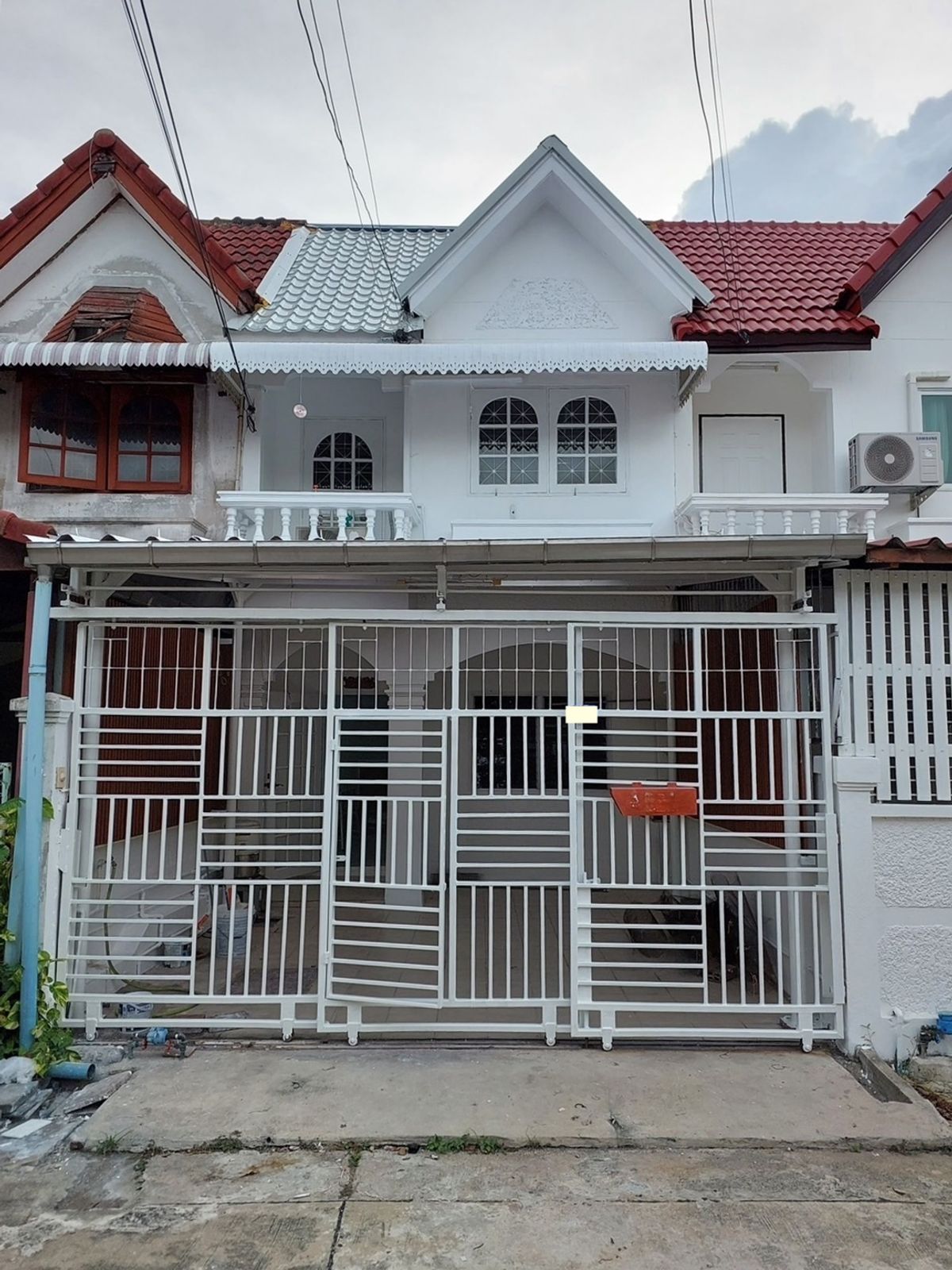 For RentTownhomeOnnut, Udomsuk : 2 -storey townhouse for rent, Rangsiya University 2 Soi Wachiratham 55 Good location with furniture ready for 14,500 baht