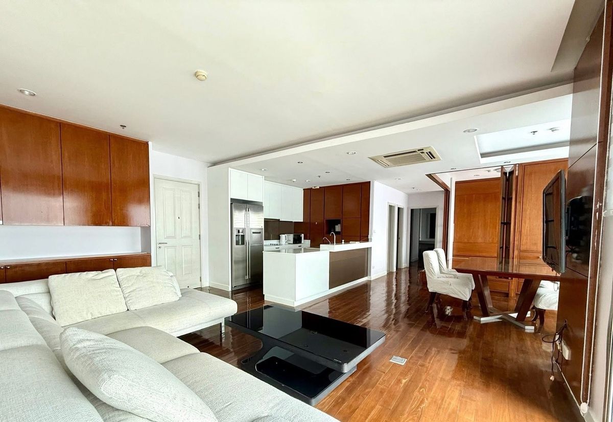 For RentCondoWongwianyai, Charoennakor : 🌿✨ For Rent: Hive Sathorn – Luxurious 1-Bedroom + Multi-Purpose Unit ✨🌿