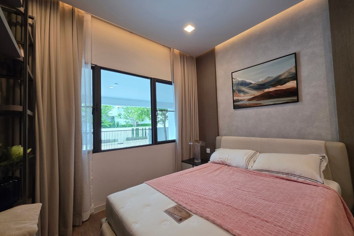 For RentHouseSamut Prakan,Samrong : Ready to move modern house for rent mantana Bangna km15 near clubhouse