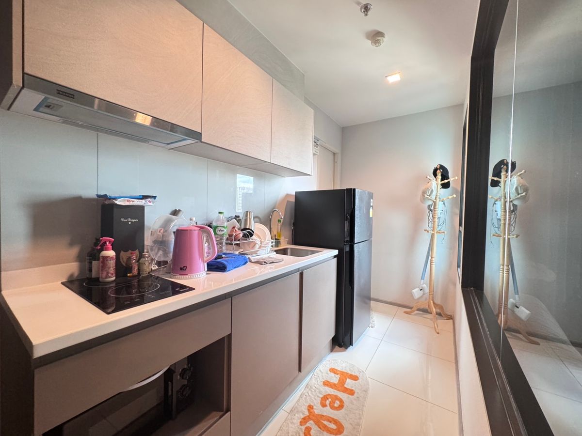 For RentCondoThaphra, Talat Phlu, Wutthakat : That is ready to rent Life Sathorn Sierra 2 bedrooms. The room is very beautiful. Inquire and make an appointment.