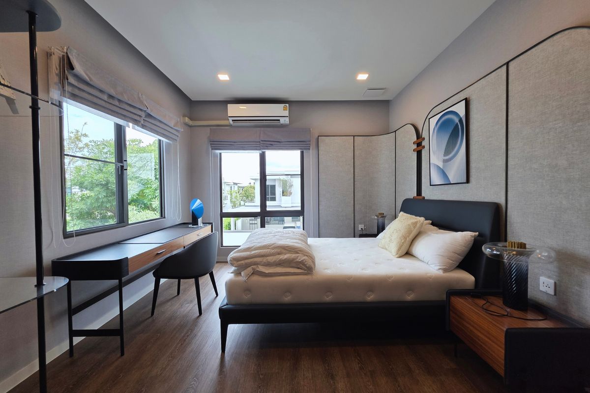 For RentHouseSamut Prakan,Samrong : Ready to move modern house for rent mantana Bangna km15 near clubhouse