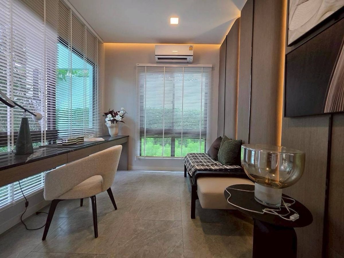 For RentHouseSamut Prakan,Samrong : Manthana Bangna Km. 15 | Beautiful new house, ready to be near the central garden.