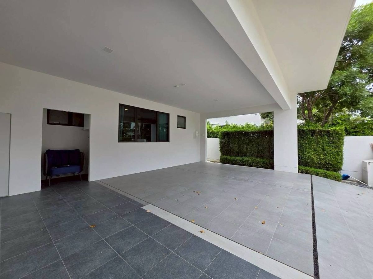For RentHouseSamut Prakan,Samrong : Manthana Bangna Km. 15 | Beautiful new house, ready to be near the central garden.