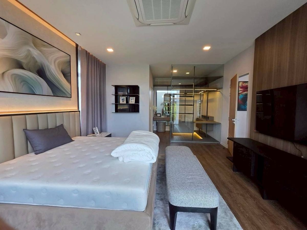 For RentHouseSamut Prakan,Samrong : Manthana Bangna Km. 15 | Beautiful new house, ready to be near the central garden.