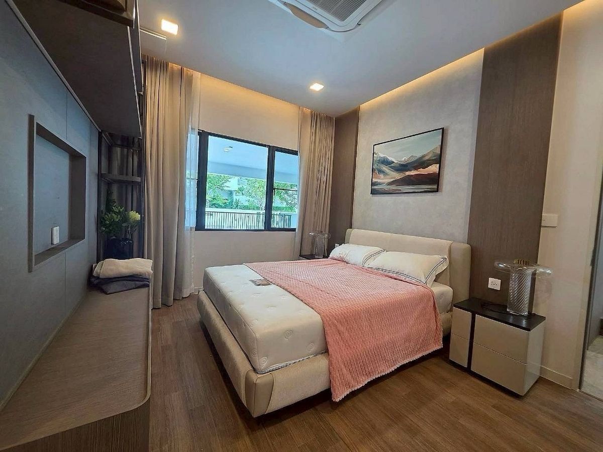 For RentHouseSamut Prakan,Samrong : Manthana Bangna Km. 15 | Beautiful new house, ready to be near the central garden.