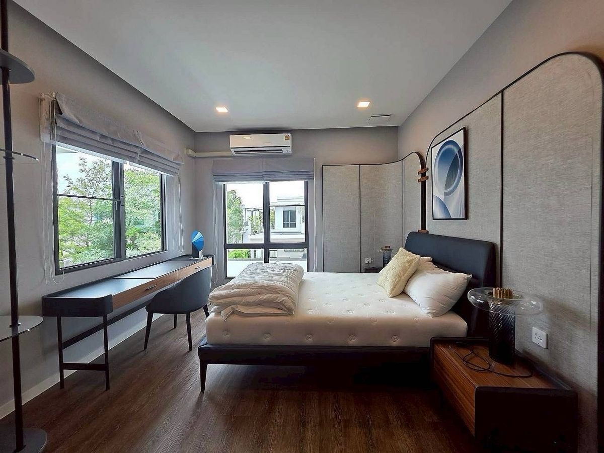 For RentHouseSamut Prakan,Samrong : Manthana Bangna Km. 15 | Beautiful new house, ready to be near the central garden.