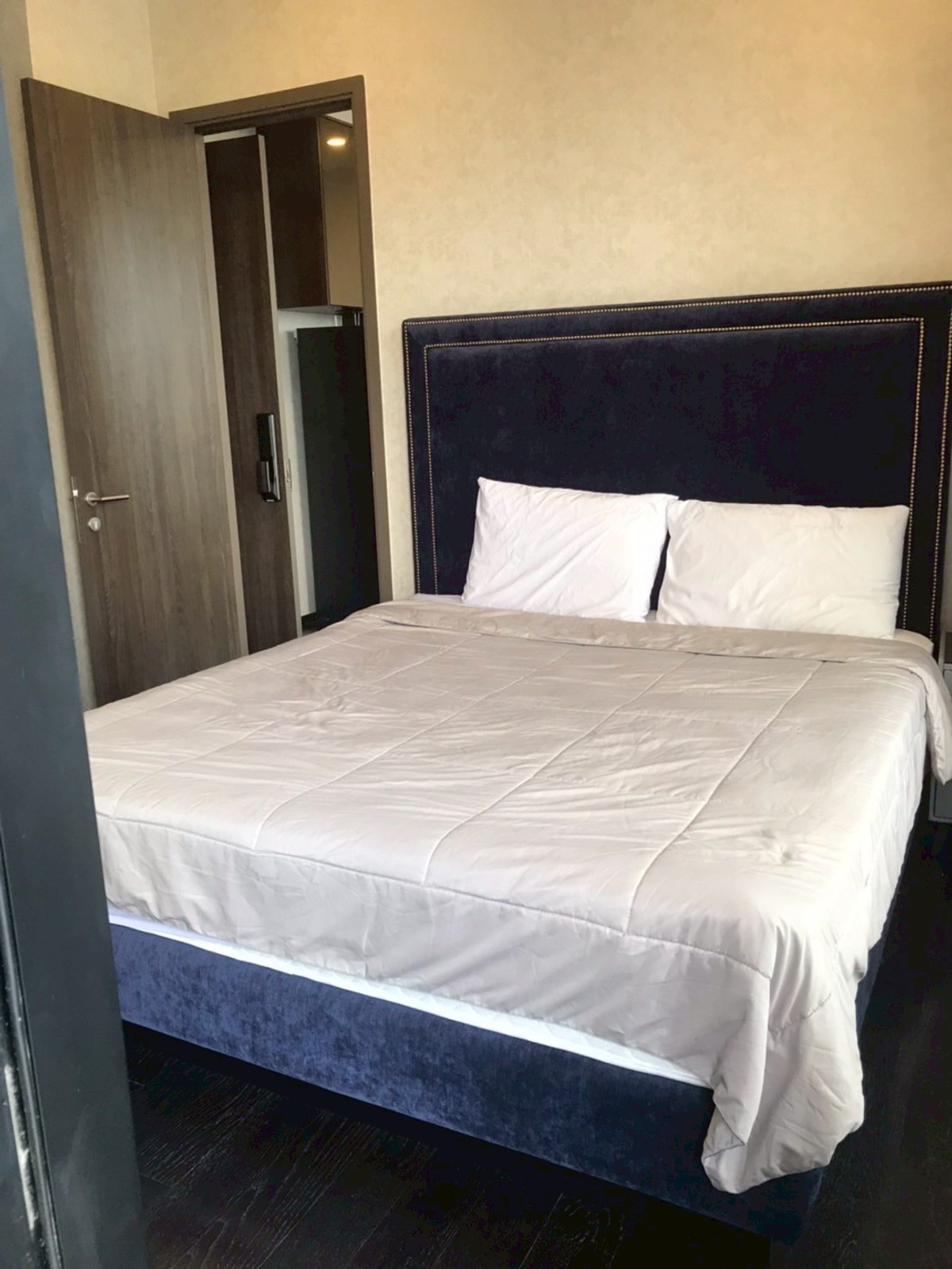 For RentCondoSukhumvit, Asoke, Thonglor : Condo Park Origin Thonglor is convenient to travel near the BTS train. Ready to stay immediately