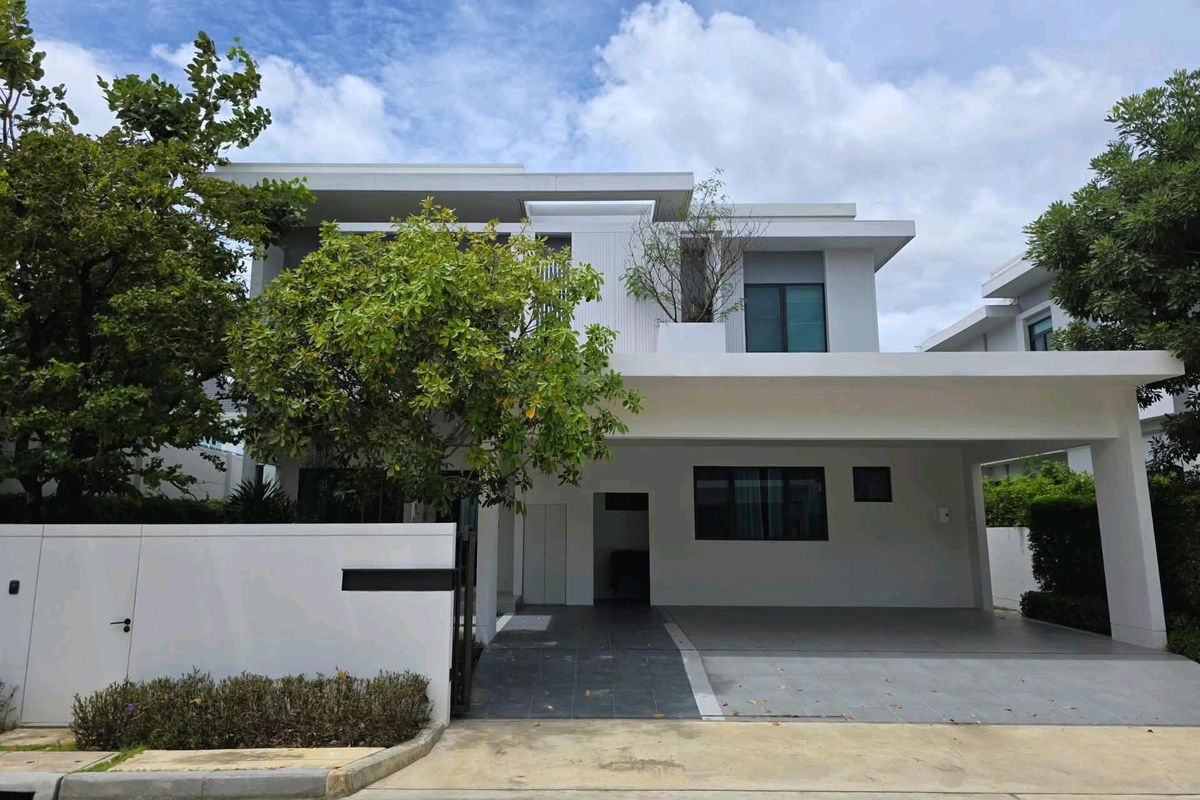 ให้เช่าบ้านสมุทรปราการ สำโรง : ให้เช่า MANTANA บางนา กม.15 แบบบ้าน Premier พื้นที่ใช้สอย 240 ตร.ม. บนที่ดิน 78 ตร.วา 4 ห้องนอน (ห้องน้ำในตัวทุกห้อง) 5 ห้องน้ำ ที่จอดรถในบ้าน 3 คัน