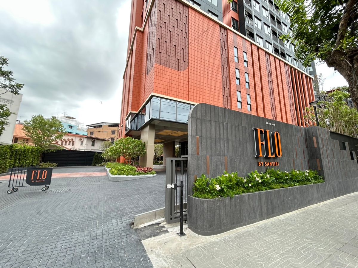 For SaleCondoWongwianyai, Charoennakor : The cheapest price. Urgent sale. Ready to move in.