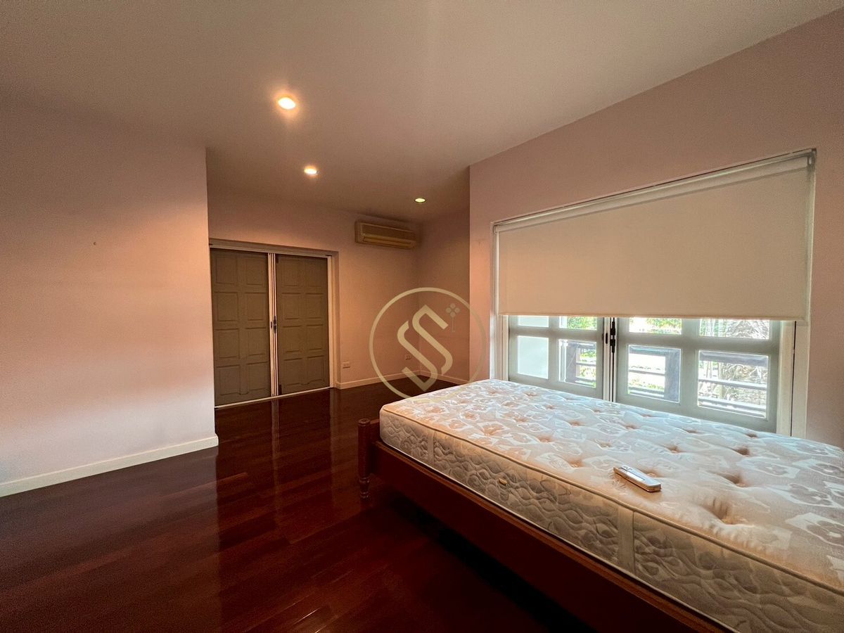 ให้เช่าบ้านอารีย์ อนุสาวรีย์ : ให้เช่าบ้านเดี่ยว 2 ชั้น ใจกลางอารีย์ 102 ตารางวา 350 ตารางเมตร ซอยอารีย์ 4 ฝั่งเหนือ (ซ.กิ่งชำนาญอักษร)