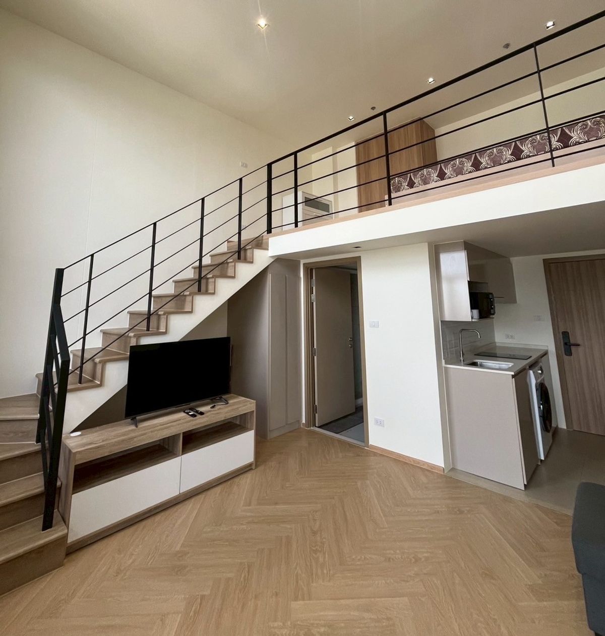 For RentCondoWongwianyai, Charoennakor : Na Reva Charoennakhon 1 bedroom duplex condo for rent