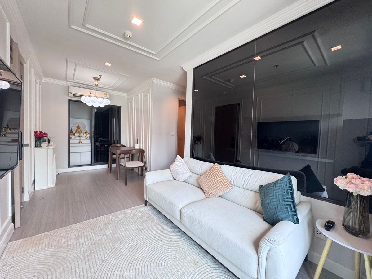 For RentCondoThaphra, Talat Phlu, Wutthakat : That is ready to rent Life Sathorn Sierra 2 bedrooms. The room is very beautiful. Inquire and make an appointment.