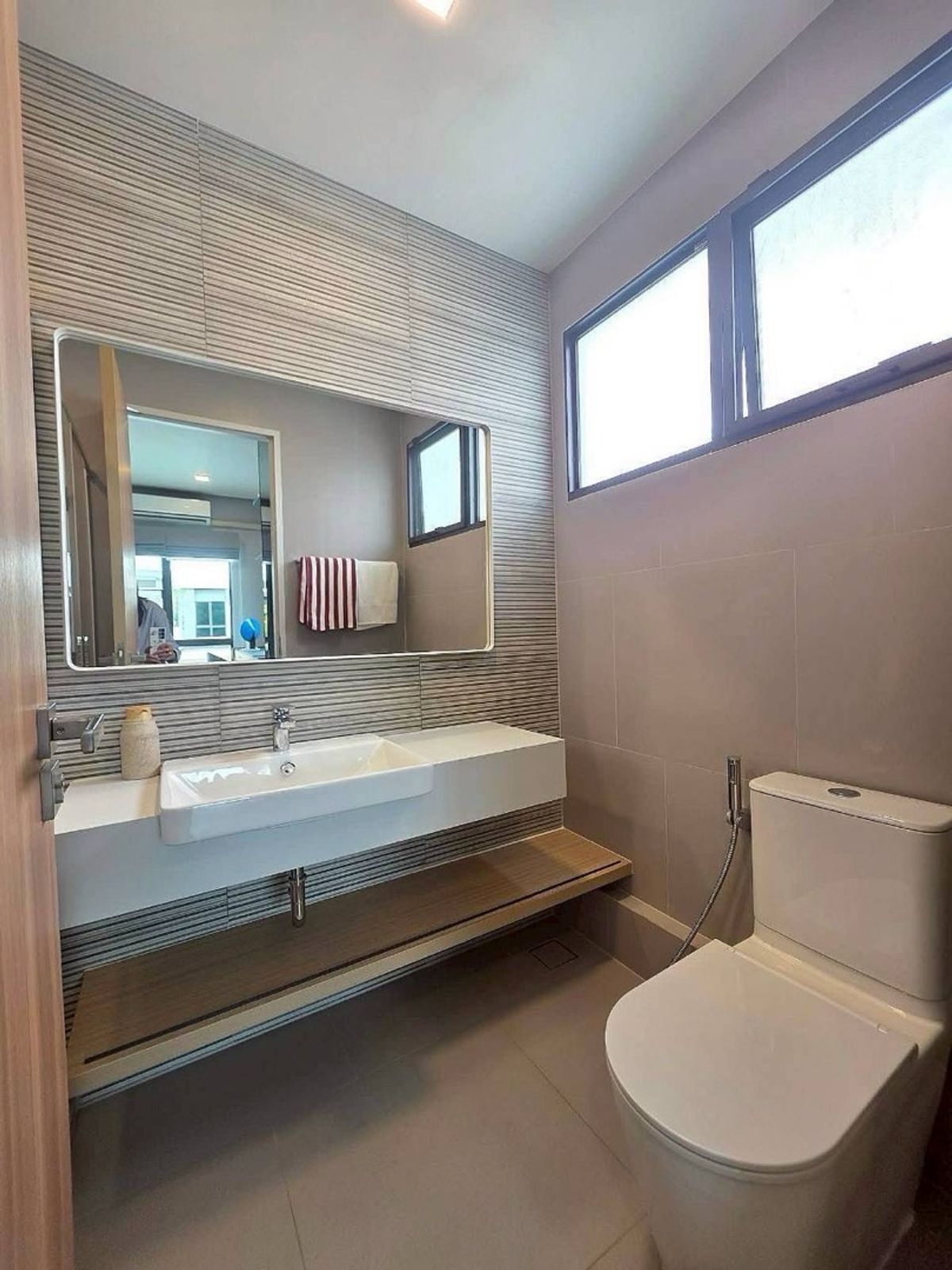 For RentHouseSamut Prakan,Samrong : Manthana Bangna Km. 15 | Beautiful new house, ready to be near the central garden.