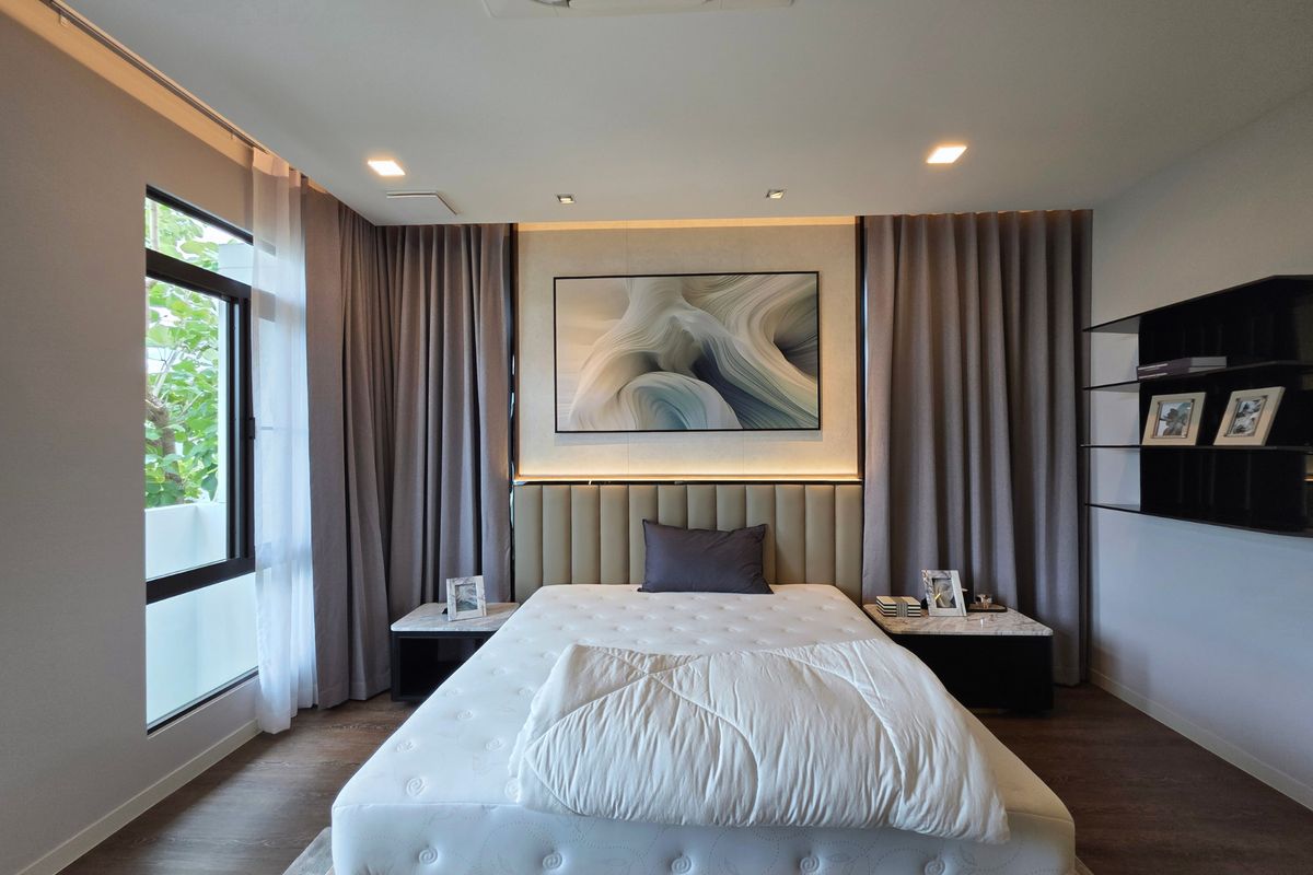 For RentHouseSamut Prakan,Samrong : Ready to move modern house for rent mantana Bangna km15 near clubhouse