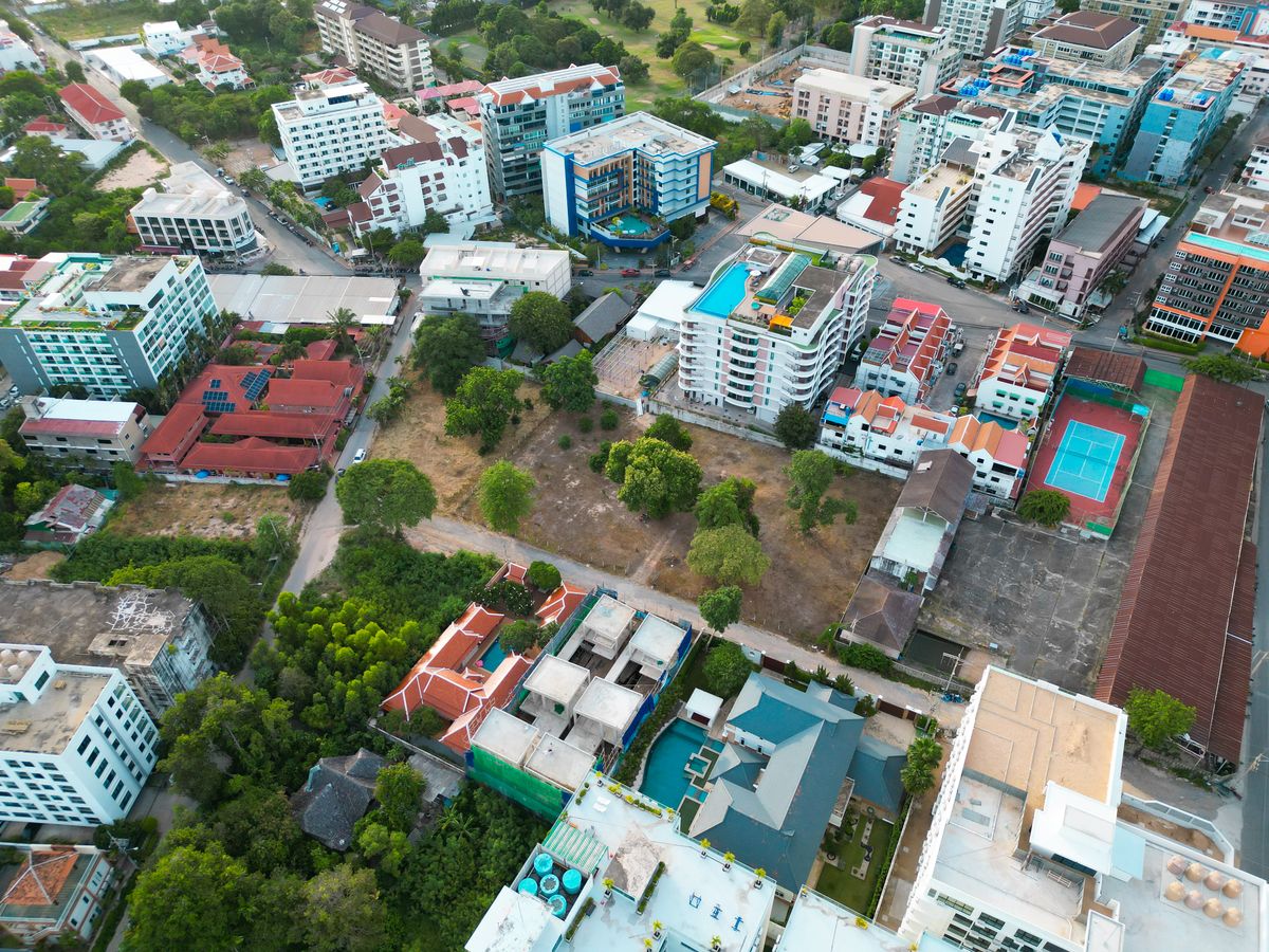 For SaleLandPattaya, Bangsaen, Chonburi : 2 rai of land for the palace, Pattaya, near the beach 400 meters (for sale), Land 2 Rai Pratumnak Hill Pattaya Near the Beach 400 Meters (For Sale) MN056