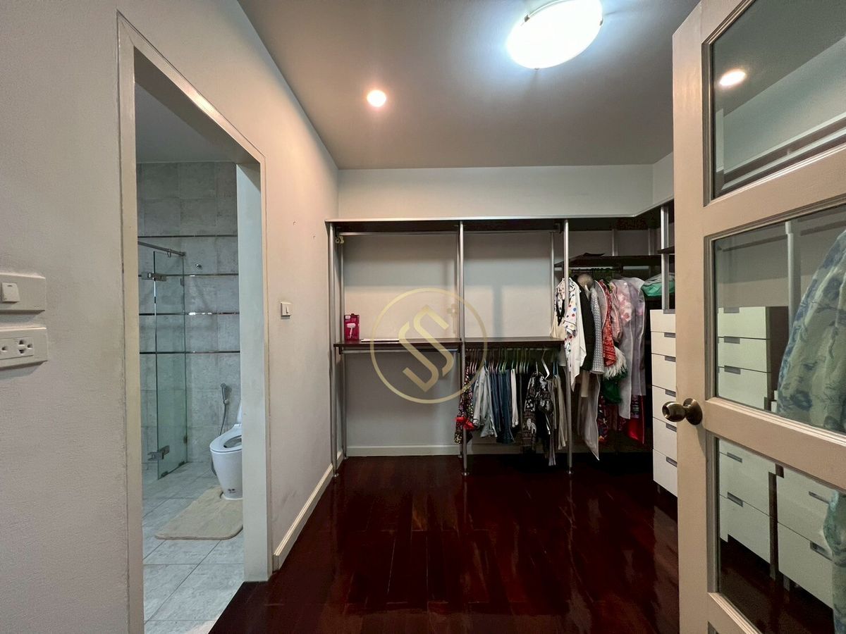 ให้เช่าบ้านอารีย์ อนุสาวรีย์ : ให้เช่าบ้านเดี่ยว 2 ชั้น ใจกลางอารีย์ 102 ตารางวา 350 ตารางเมตร ซอยอารีย์ 4 ฝั่งเหนือ (ซ.กิ่งชำนาญอักษร)