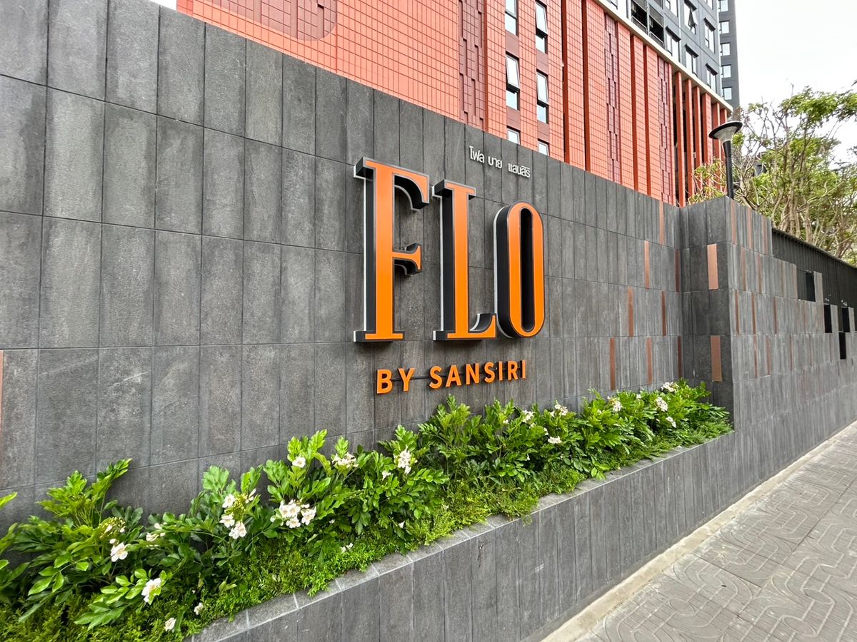 For SaleCondoWongwianyai, Charoennakor : 2 bedrooms. Flow your life at Flo by sansiri. Every day will be smooth ... 📍 Golden location + full central.