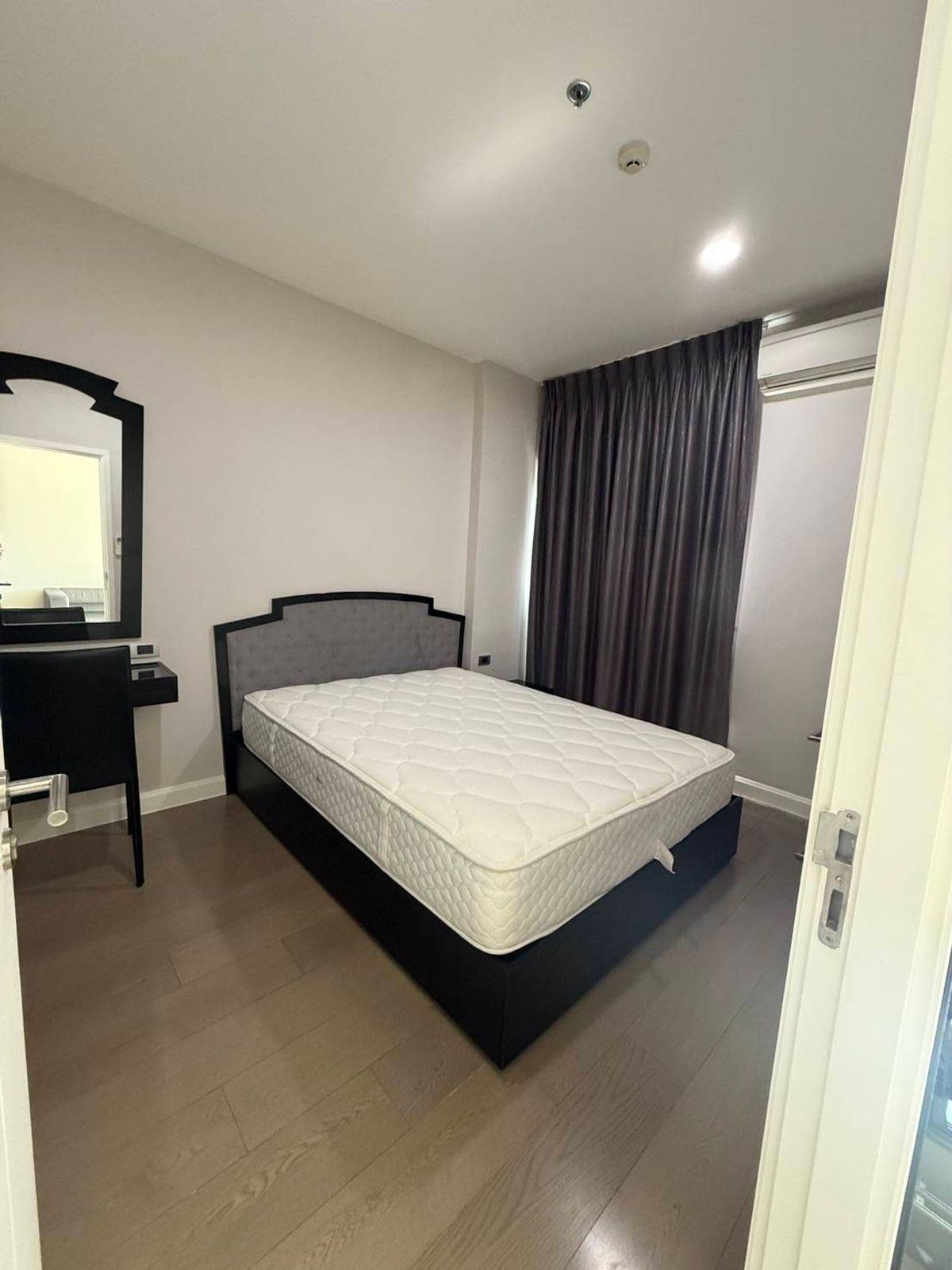 For RentCondoSukhumvit, Asoke, Thonglor : The Crest Sukhumvit 34, next to BTS Thonglor, available for rent only 23,000/month. Inquire!