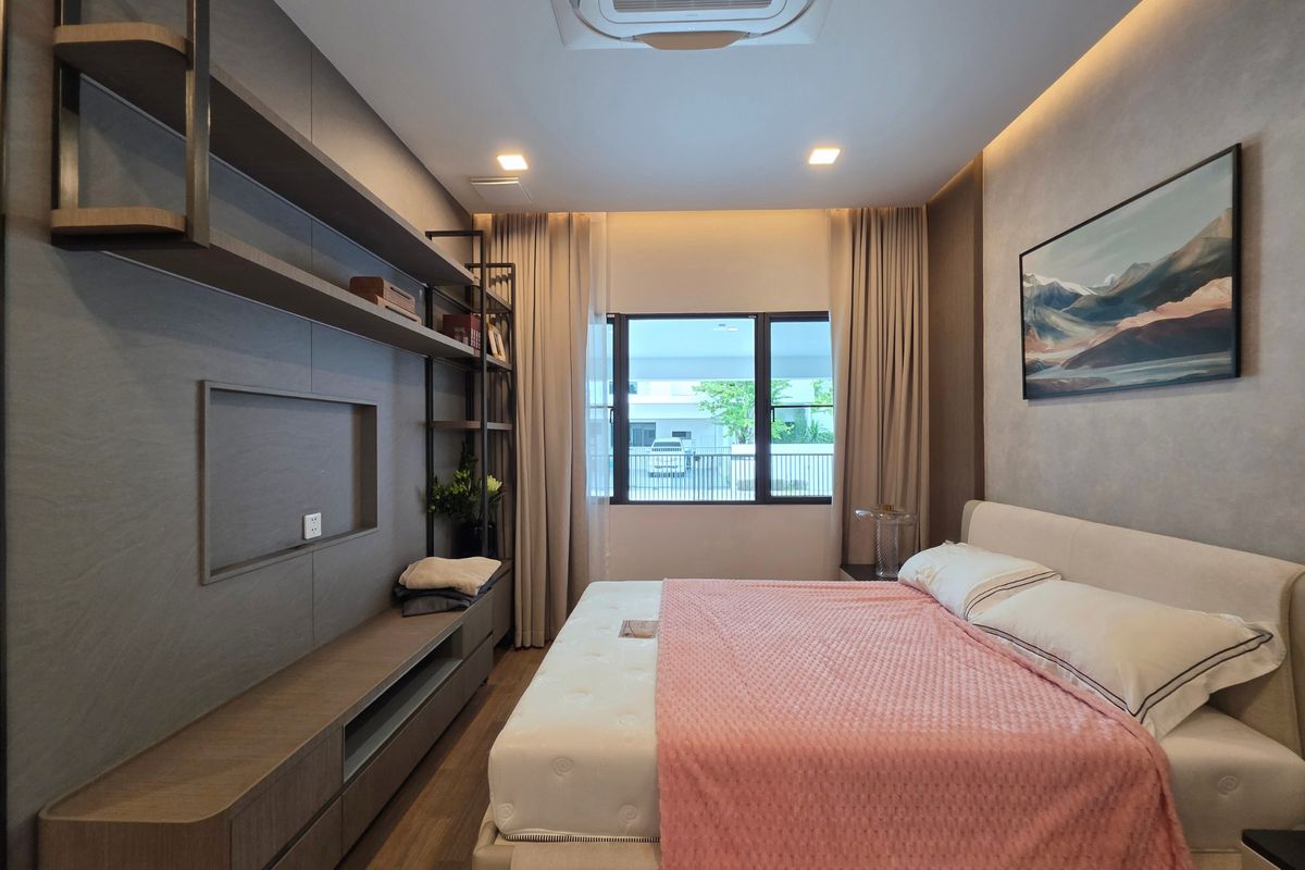 For RentHouseSamut Prakan,Samrong : Ready to move modern house for rent mantana Bangna km15 near clubhouse