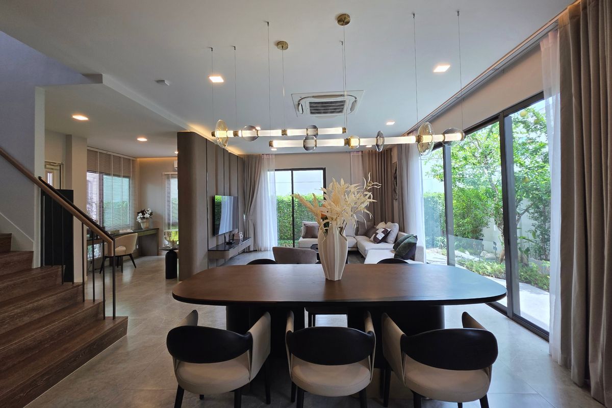 For RentHouseSamut Prakan,Samrong : Ready to move modern house for rent mantana Bangna km15 near clubhouse