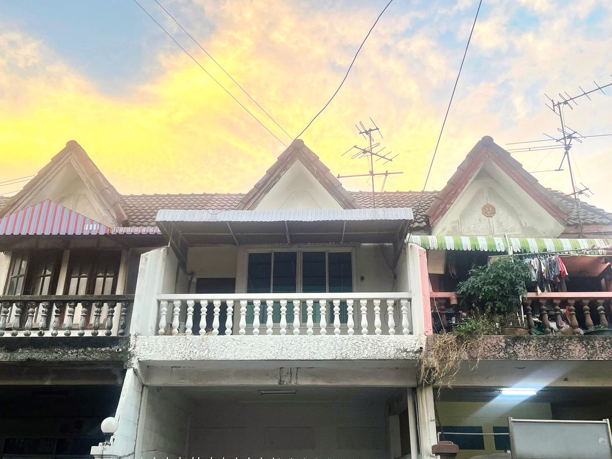 For SaleTownhomeRatchadapisek, Huaikwang, Suttisan : HK0139😍 For Sell Townhouse Townhouse Townhouse 2 Floor, 🚪2 Bedroom 🚄 Near MRT Huai Khwang 🏢 Pracharat Bamphen 🔔 Home area: 18.00 sq.w. 🔔 Local area: 110.00 Sqm 💲 Sale: 4,200,000 ฿ 📞O99653, O65-942121✅