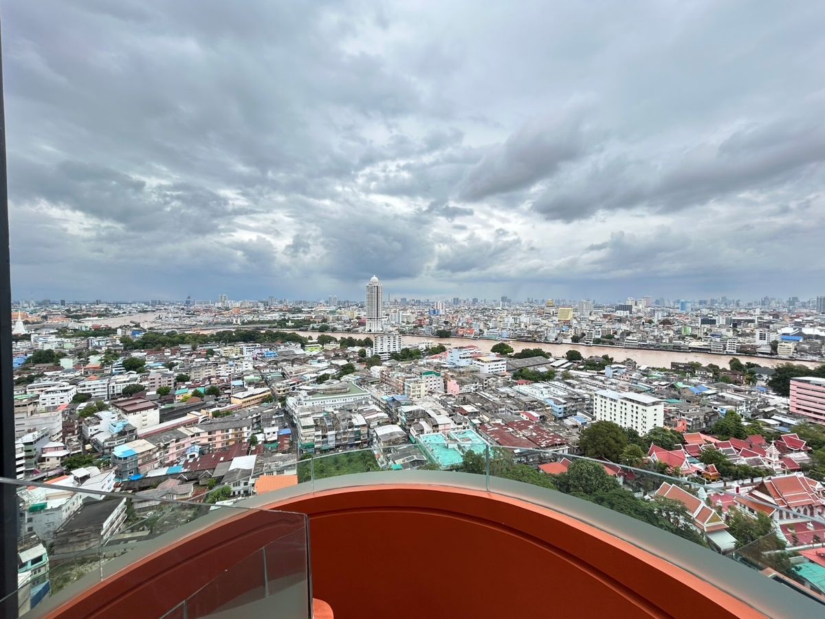 For SaleCondoWongwianyai, Charoennakor : 2 bedrooms. Flow your life at Flo by sansiri. Every day will be smooth ... 📍 Golden location + full central.