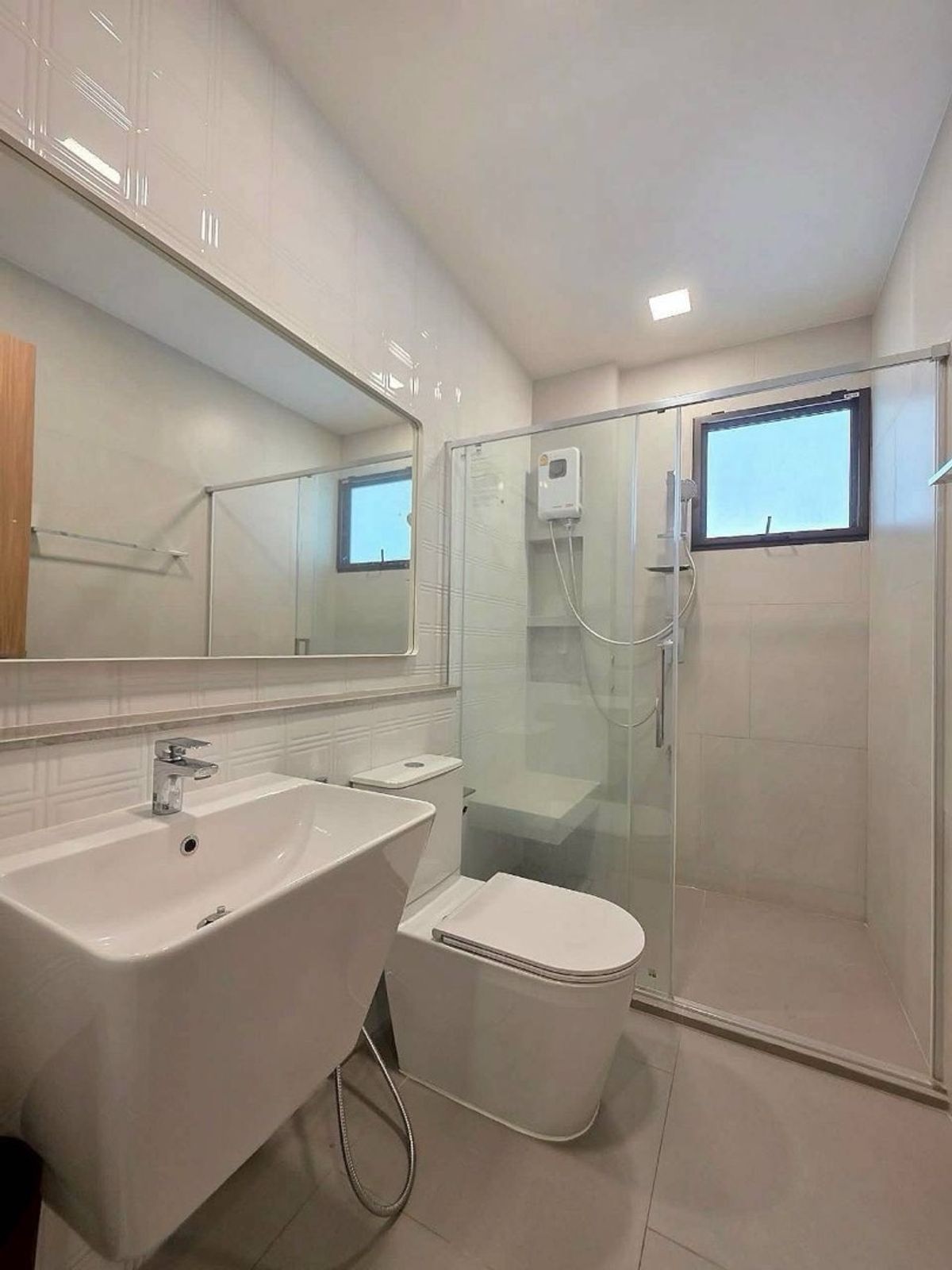 For RentHouseSamut Prakan,Samrong : Manthana Bangna Km. 15 | Beautiful new house, ready to be near the central garden.