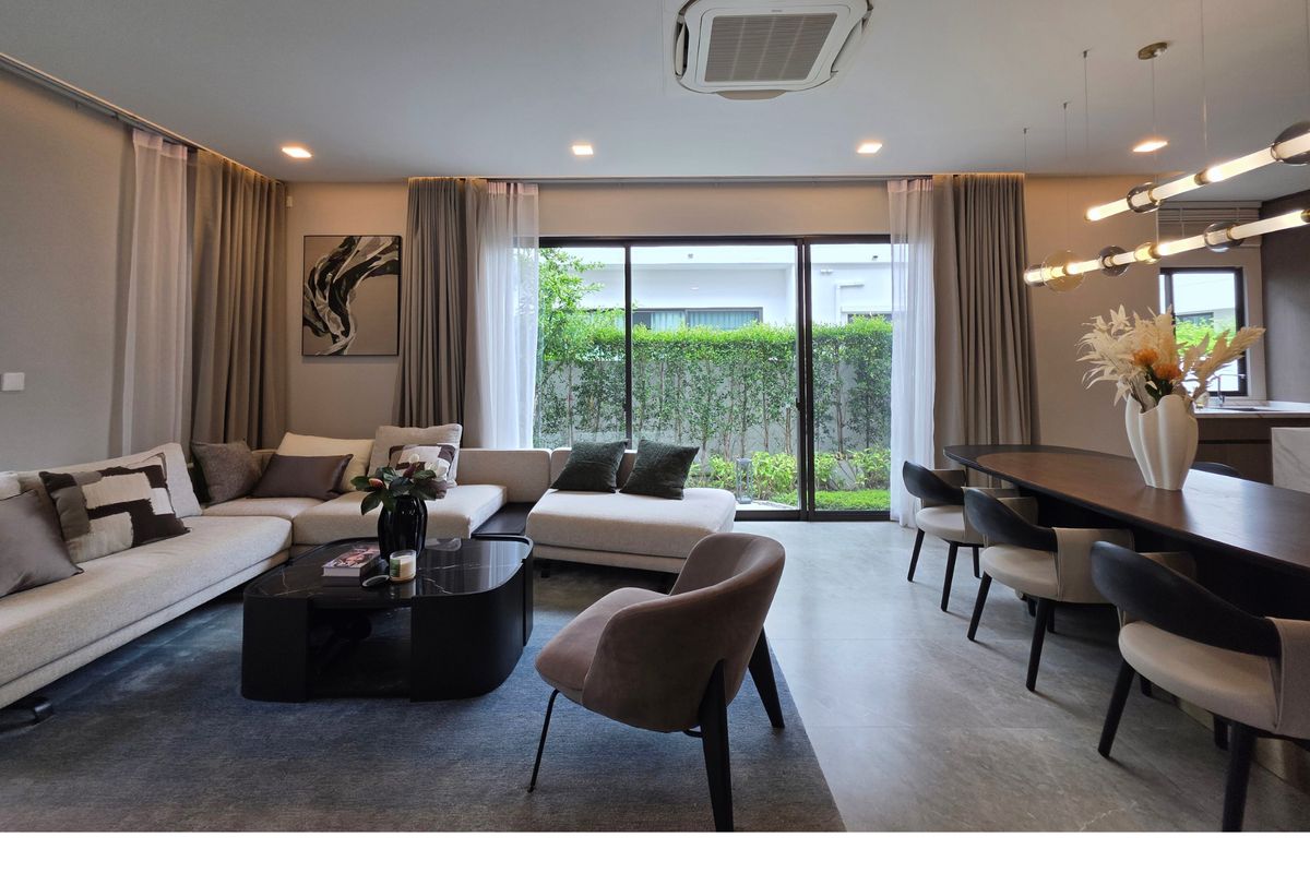 For RentHouseSamut Prakan,Samrong : Ready to move modern house for rent mantana Bangna km15 near clubhouse