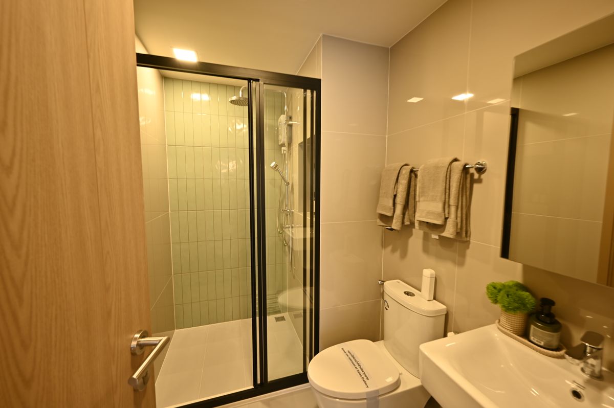 For SaleCondoWongwianyai, Charoennakor : 2 bedrooms. Flow your life at Flo by sansiri. Every day will be smooth ... 📍 Golden location + full central.