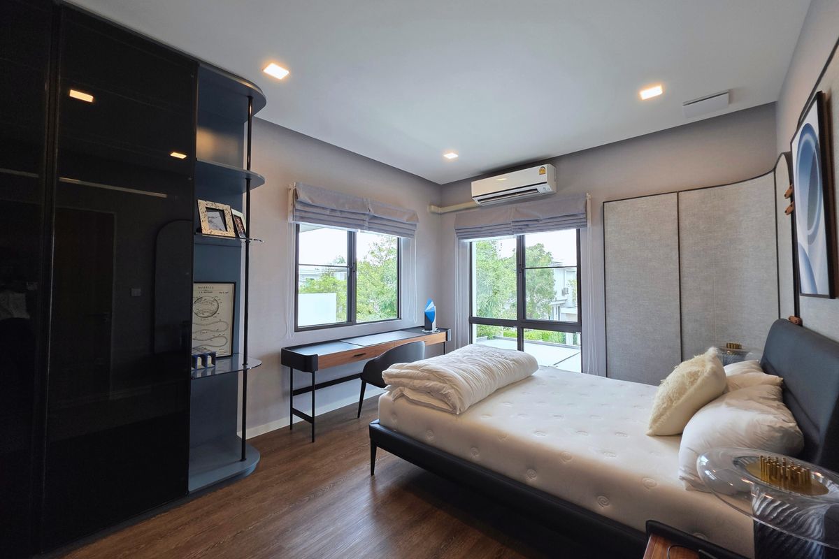 For RentHouseSamut Prakan,Samrong : Ready to move modern house for rent mantana Bangna km15 near clubhouse