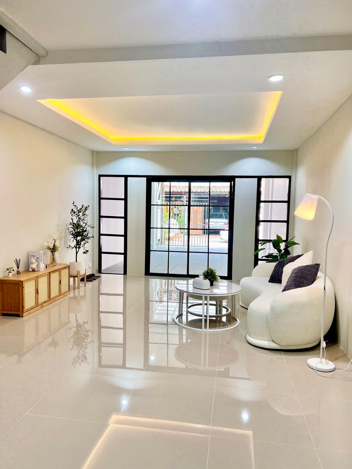 For SaleTownhomeLadprao101, Happy Land, The Mall Bang Kapi : 📍 Sell 2 -story townhouse, Chat Kaew Village, Happy Land 🌿 Good location near The Mall Bangkapi