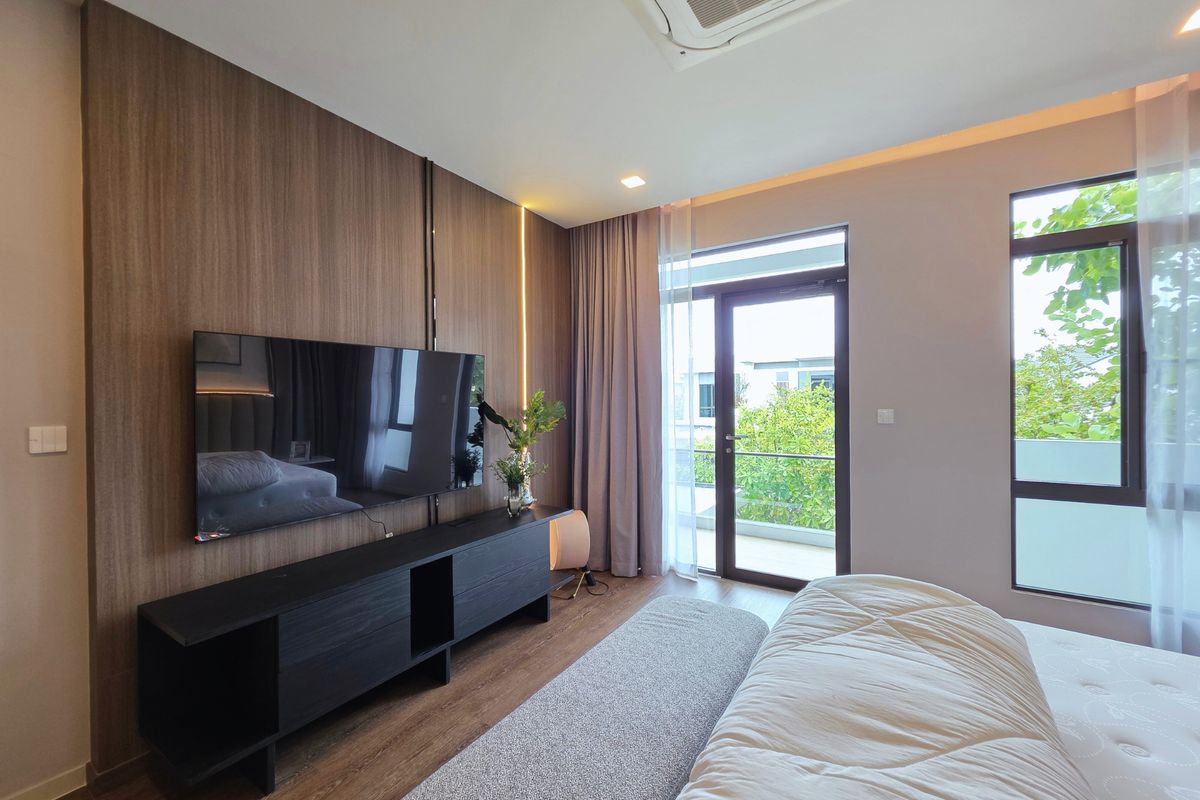 For RentHouseSamut Prakan,Samrong : Ready to move modern house for rent mantana Bangna km15 near clubhouse