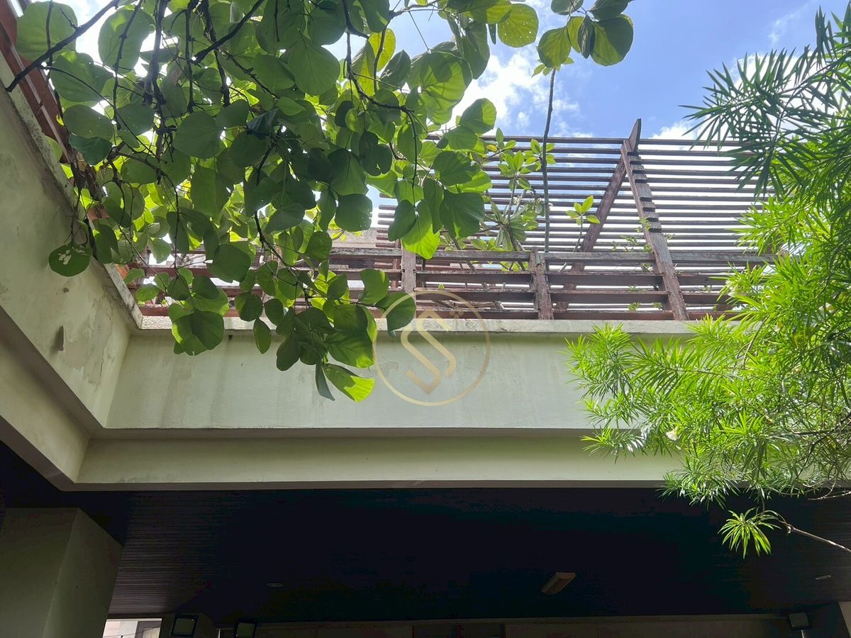 ให้เช่าบ้านอารีย์ อนุสาวรีย์ : ให้เช่าบ้านเดี่ยว 2 ชั้น ใจกลางอารีย์ 102 ตารางวา 350 ตารางเมตร ซอยอารีย์ 4 ฝั่งเหนือ (ซ.กิ่งชำนาญอักษร)