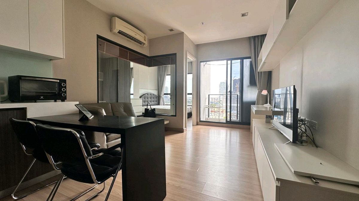For RentCondoWongwianyai, Charoennakor : Urbano Absolute Sathorn-Taksin | Rent 1 bedroom, nice river view, good condition, very good price.