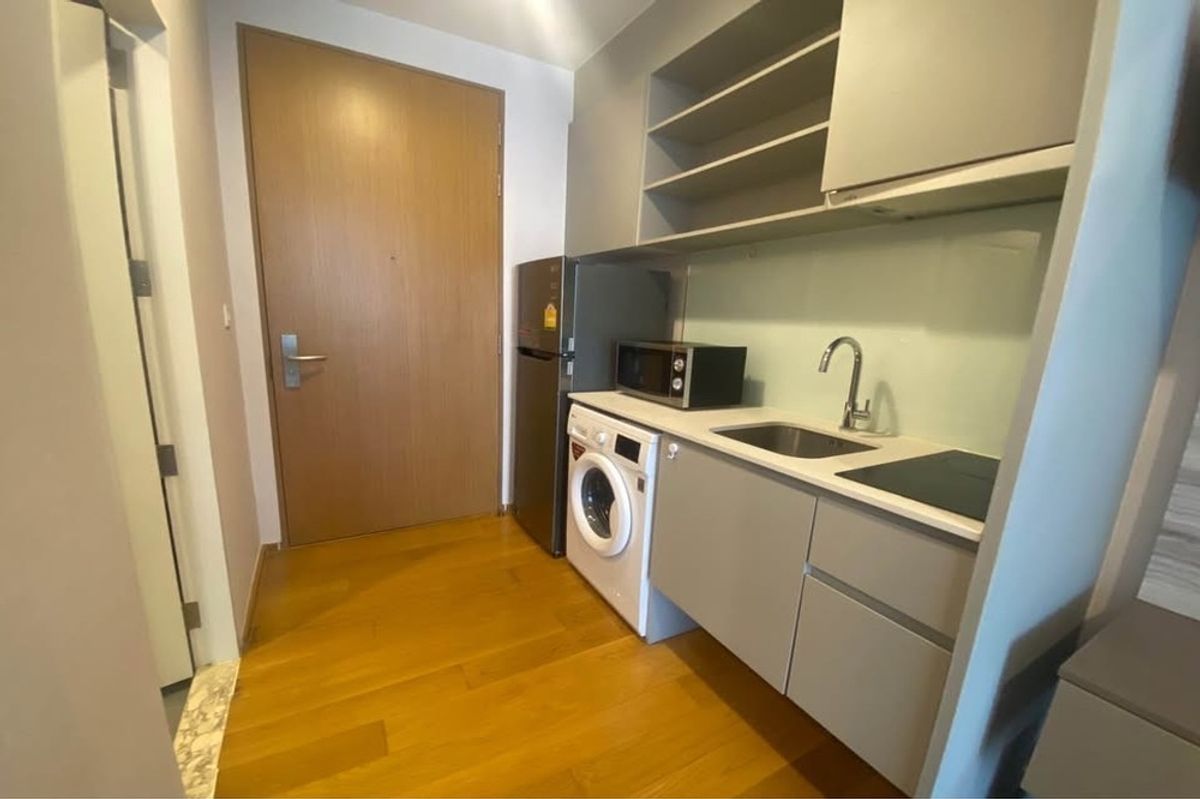 ให้เช่าคอนโดสาทร นราธิวาส : 🔥 สำหรับเช่า !!🔥 Code C20250800055..........Noble Revo Silom, 1 ห้องนอน, 1 ห้องน้ำ, ห้องอยู่ทิศเหนือ, ชั้นสูง 24++, วิวเมือง, แต่งครบ, พร้อมเข้าอยู่ 📣📣