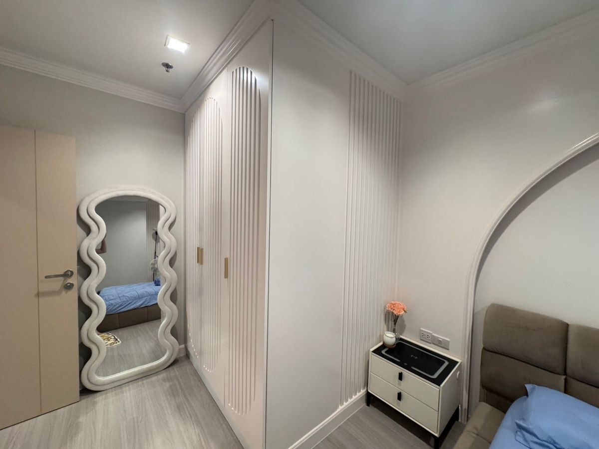 For RentCondoThaphra, Talat Phlu, Wutthakat : That is ready to rent Life Sathorn Sierra 2 bedrooms. The room is very beautiful. Inquire and make an appointment.