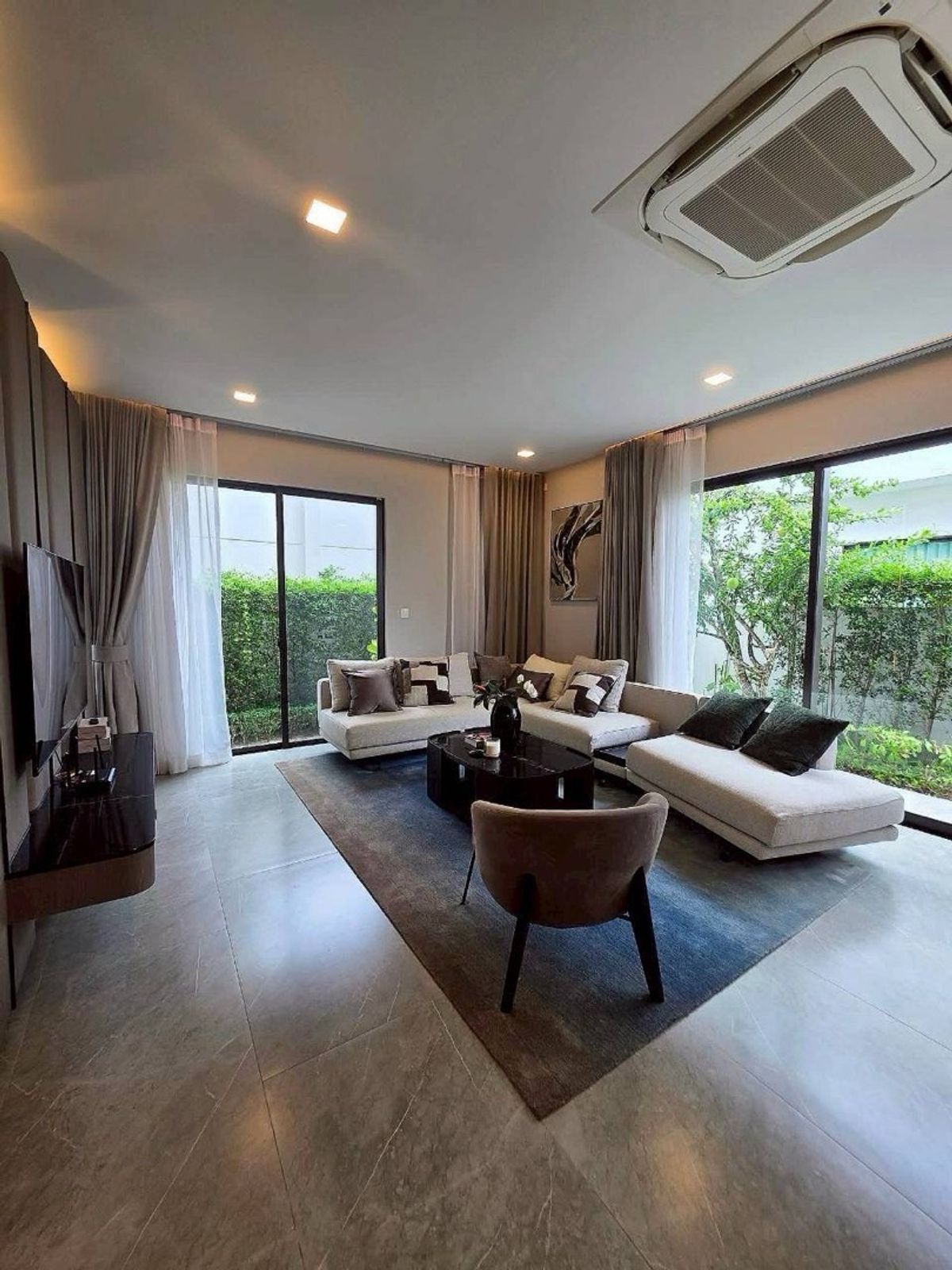For RentHouseSamut Prakan,Samrong : Manthana Bangna Km. 15 | Beautiful new house, ready to be near the central garden.