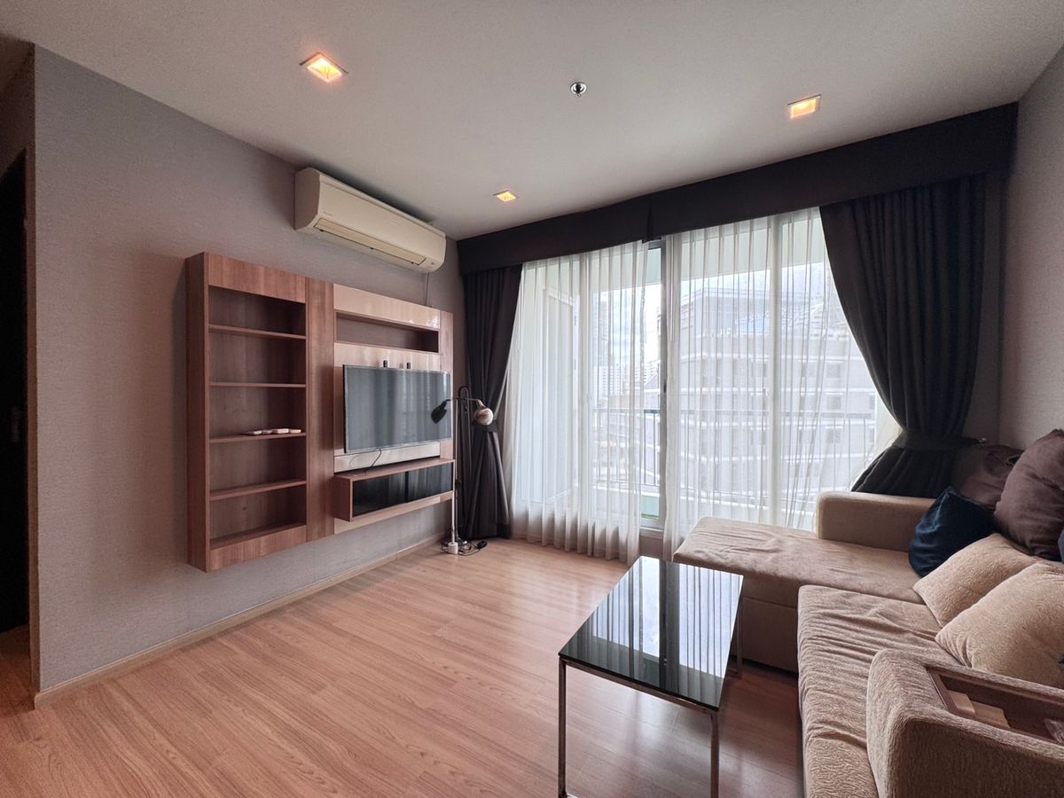 ให้เช่าคอนโดสาทร นราธิวาส : Rhythm Sathorn ใกล้ bts สะพานตากสิน 2 ห้องนอน ให้เช่า 33,000/เดือน Available for rent !