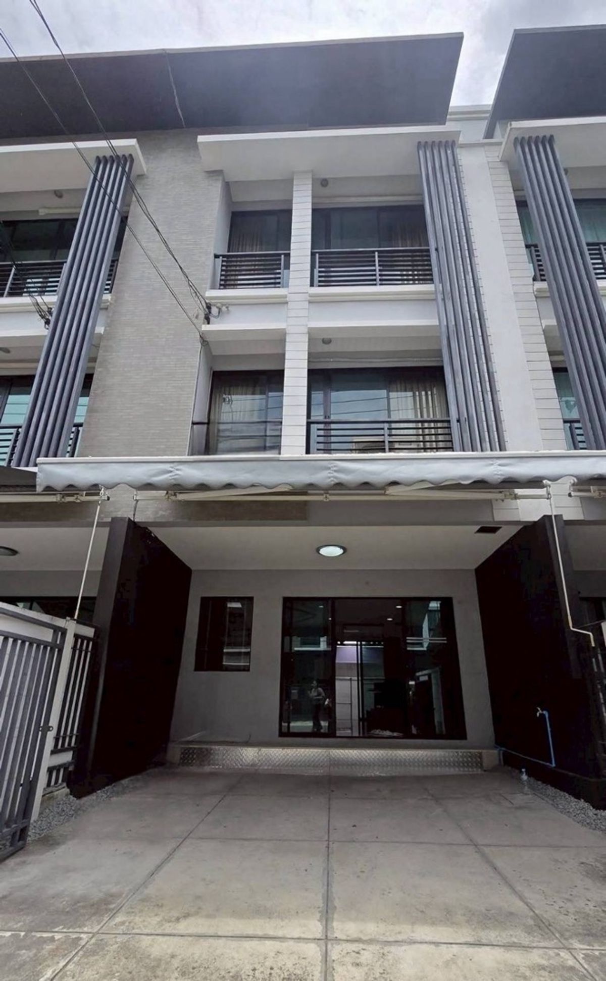 For RentTownhomeLadkrabang, Suwannaphum Airport : Rent 3 -story townhome, Ban Klang, Rama 9 - Ramkhamhaeng