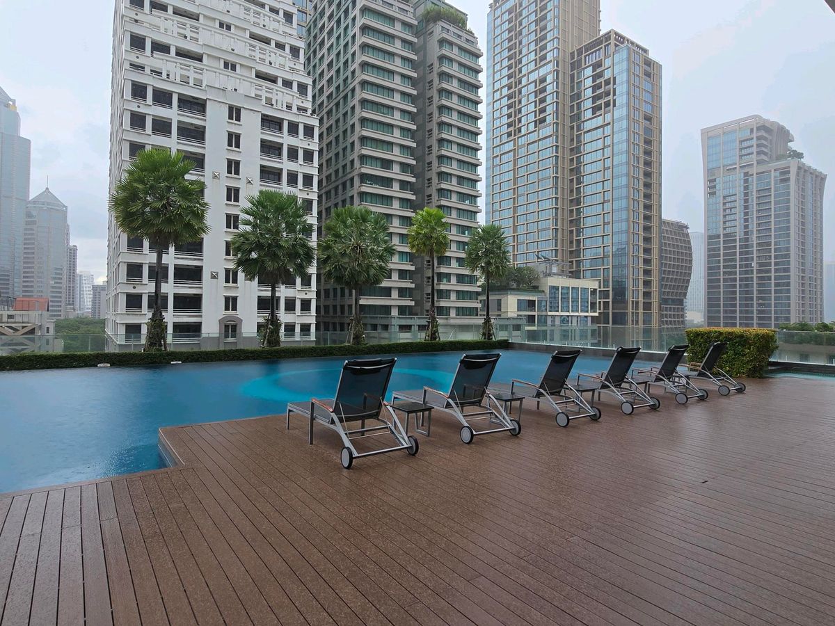 For RentCondoWitthayu, Chidlom, Langsuan, Ploenchit : Q Langsuan condo for rent 2 bedrooms 2 bathrooms furnished, balcony from living room

