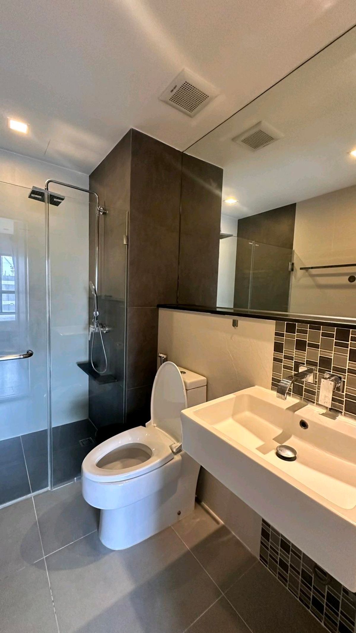 ให้เช่าคอนโดวงเวียนใหญ่ เจริญนคร : Urbano Absolute Sathorn-Taksin | ให้เช่า 1 ห้องนอน วิวแม่น้ำ น่าอยู่สภาพดี ราคาดีมาก