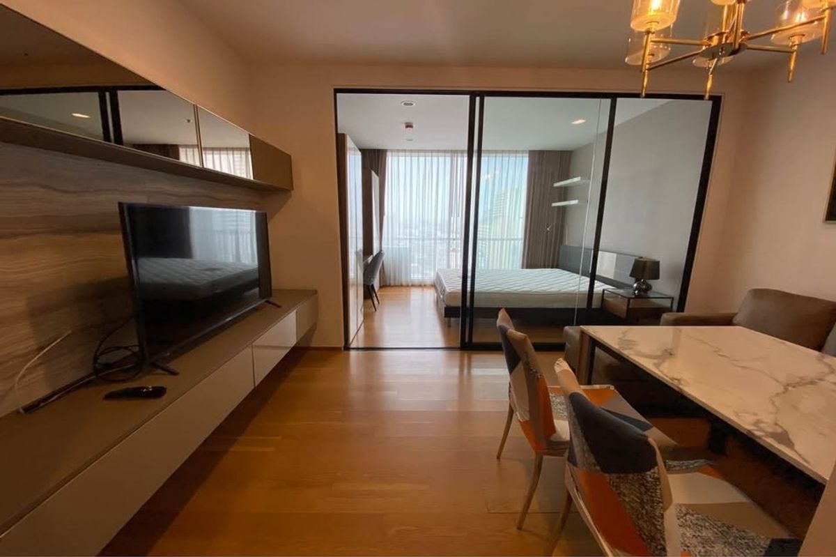 ให้เช่าคอนโดสาทร นราธิวาส : 🔥 สำหรับเช่า !!🔥 Code C20250800055..........Noble Revo Silom, 1 ห้องนอน, 1 ห้องน้ำ, ห้องอยู่ทิศเหนือ, ชั้นสูง 24++, วิวเมือง, แต่งครบ, พร้อมเข้าอยู่ 📣📣