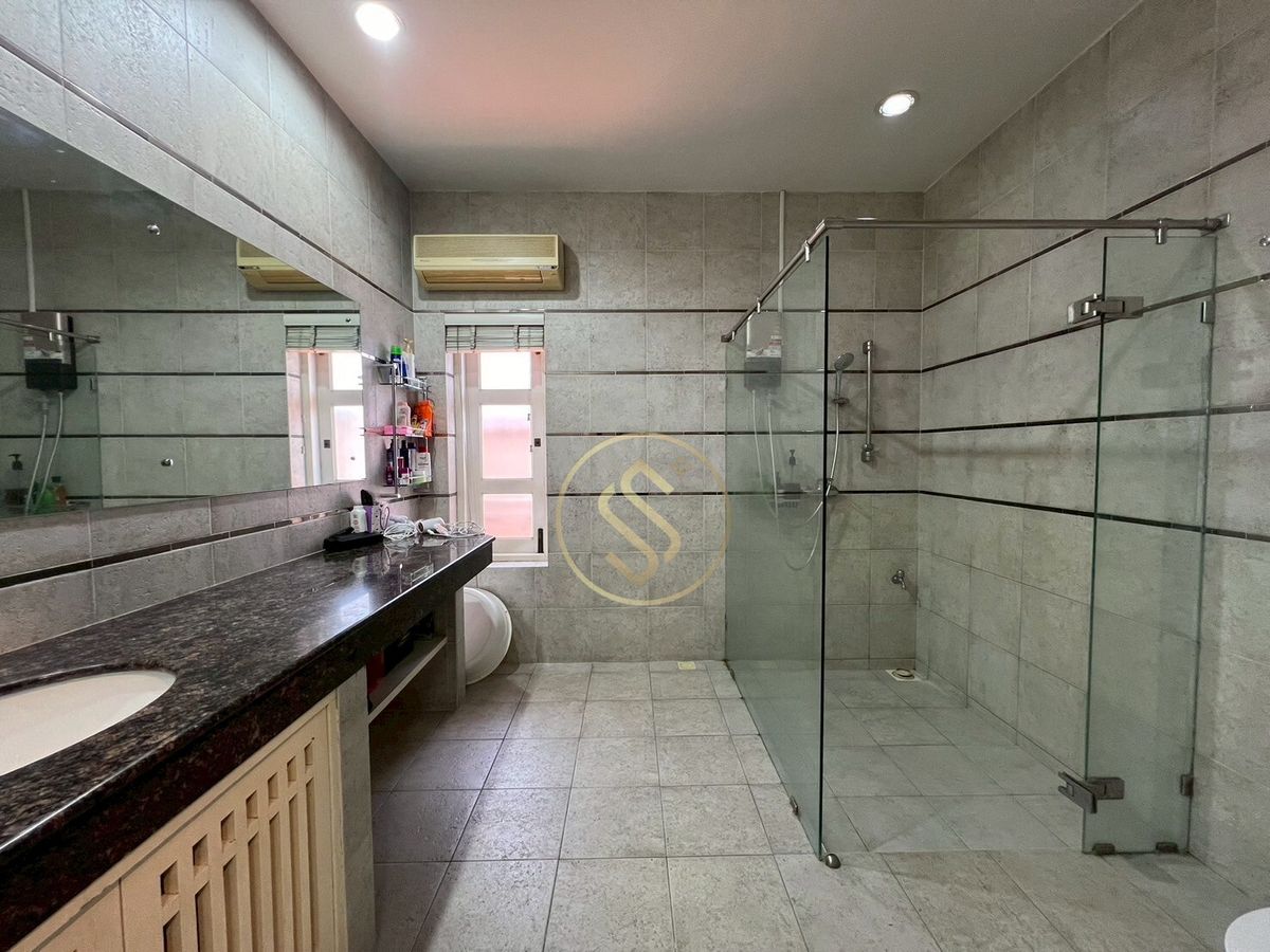 ให้เช่าบ้านอารีย์ อนุสาวรีย์ : ให้เช่าบ้านเดี่ยว 2 ชั้น ใจกลางอารีย์ 102 ตารางวา 350 ตารางเมตร ซอยอารีย์ 4 ฝั่งเหนือ (ซ.กิ่งชำนาญอักษร)