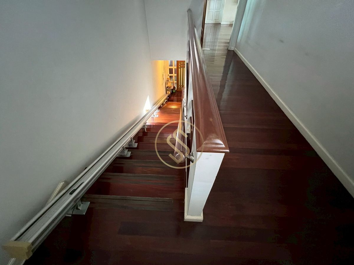 ให้เช่าบ้านอารีย์ อนุสาวรีย์ : ให้เช่าบ้านเดี่ยว 2 ชั้น ใจกลางอารีย์ 102 ตารางวา 350 ตารางเมตร ซอยอารีย์ 4 ฝั่งเหนือ (ซ.กิ่งชำนาญอักษร)