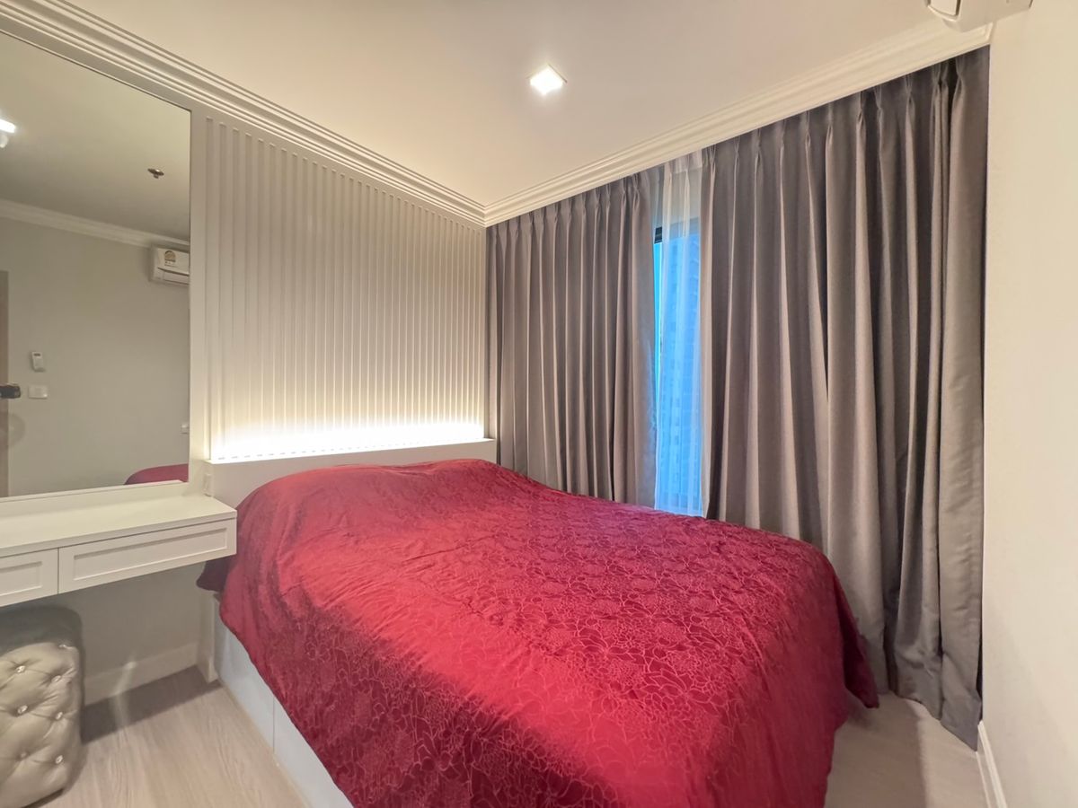 For RentCondoThaphra, Talat Phlu, Wutthakat : That is ready to rent Life Sathorn Sierra 2 bedrooms. The room is very beautiful. Inquire and make an appointment.